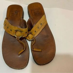 Frye riven Brown Red Leather Studded Thong Sandals Flats Heel Size 9 Made Brazil